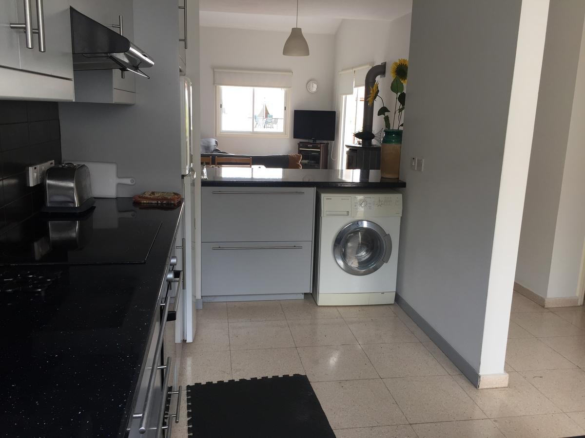 Limnaria Westpark Apartment Пафос Екстериор снимка